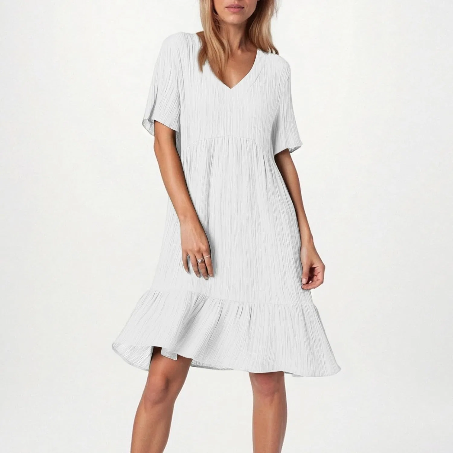 Женское летнее мини-платье с воротником V и плиссированными оборками, White — фото 2