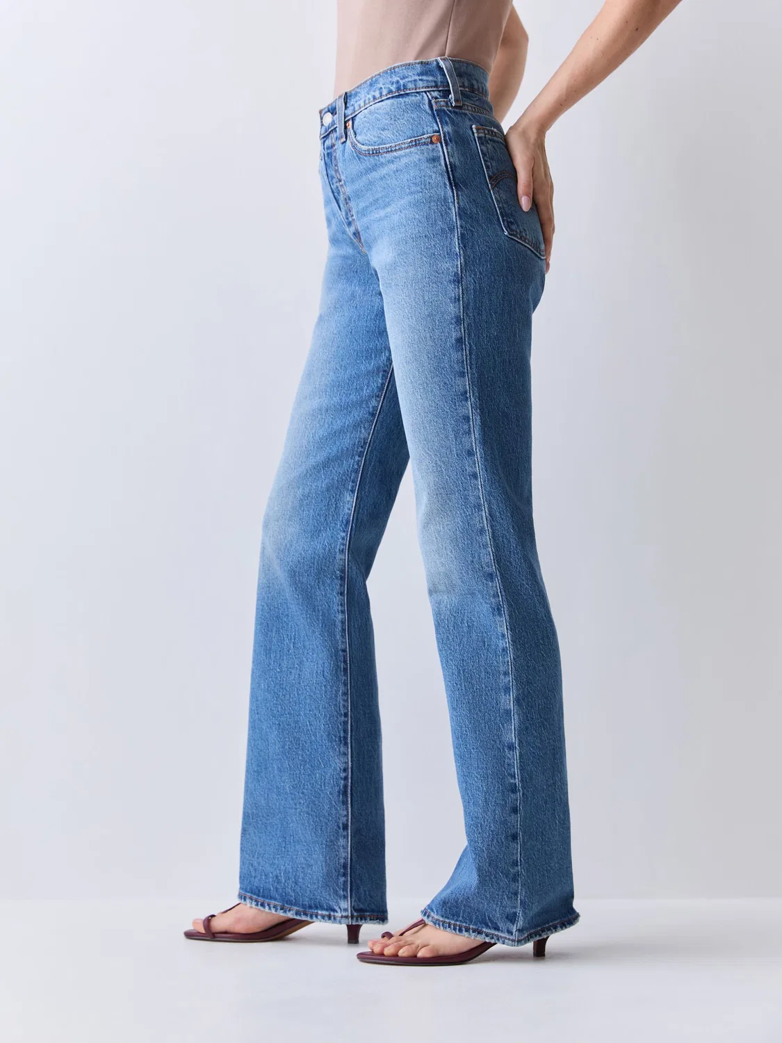 Джинсы bootcut с завышенной талией Wedgie Levi's, средний синий — фото 4