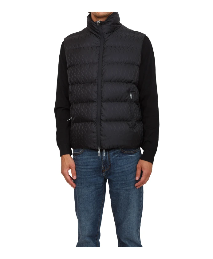 

Черный пуховый жилет Armani Exchange, черный