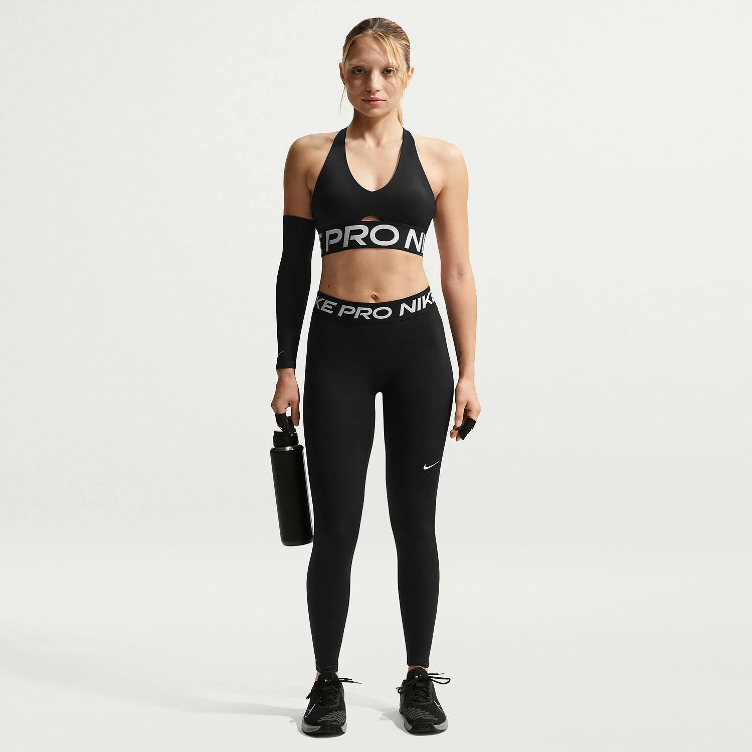 Женские леггинсы с технологией Dri-FIT Nike W NP DF 365 MR TIGHT USM, Цвет: Schwarz