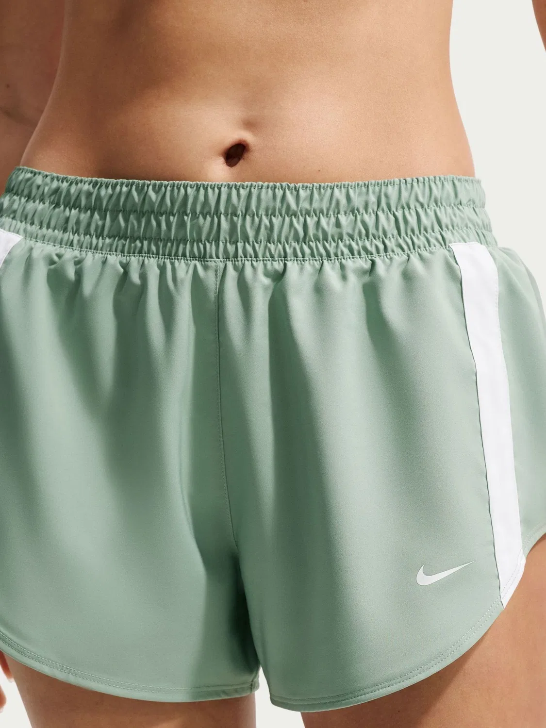 Шорты Nike One Dri-FIT Brief-Lined Woven, зеленый — фото 3