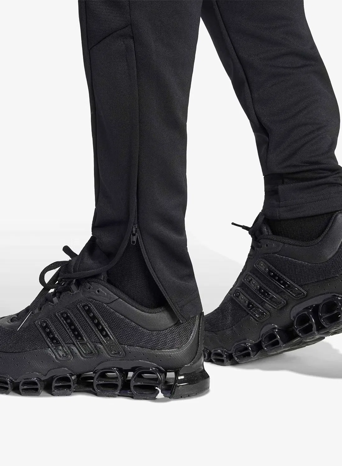 Брюки тренировочные с технологией Climacool Tiro 26 Essentials Adidas, черный — фото 4