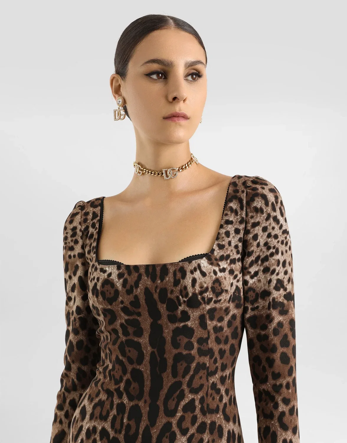 Приталенное платье с леопардовым принтом Dolce & Gabbana, черный — фото 4