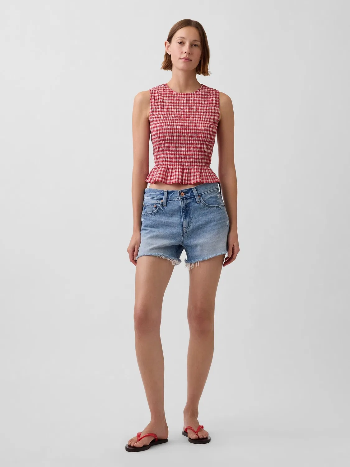 Топ с воланами Gap Red Smocked Gingham Crop Peplum, красный — фото 3