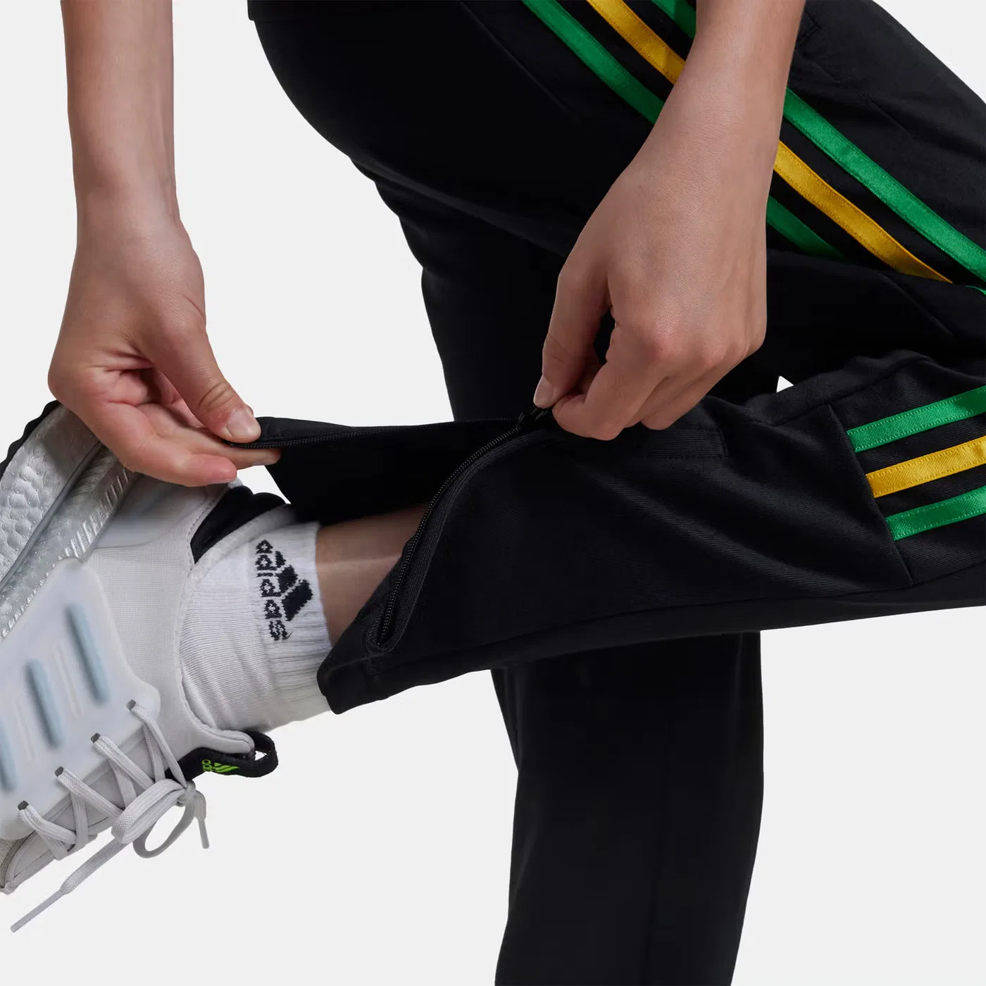 Штаны спортивные с ярким футбольным дизайном Tiro Nations Pack Adidas, черный — фото 4