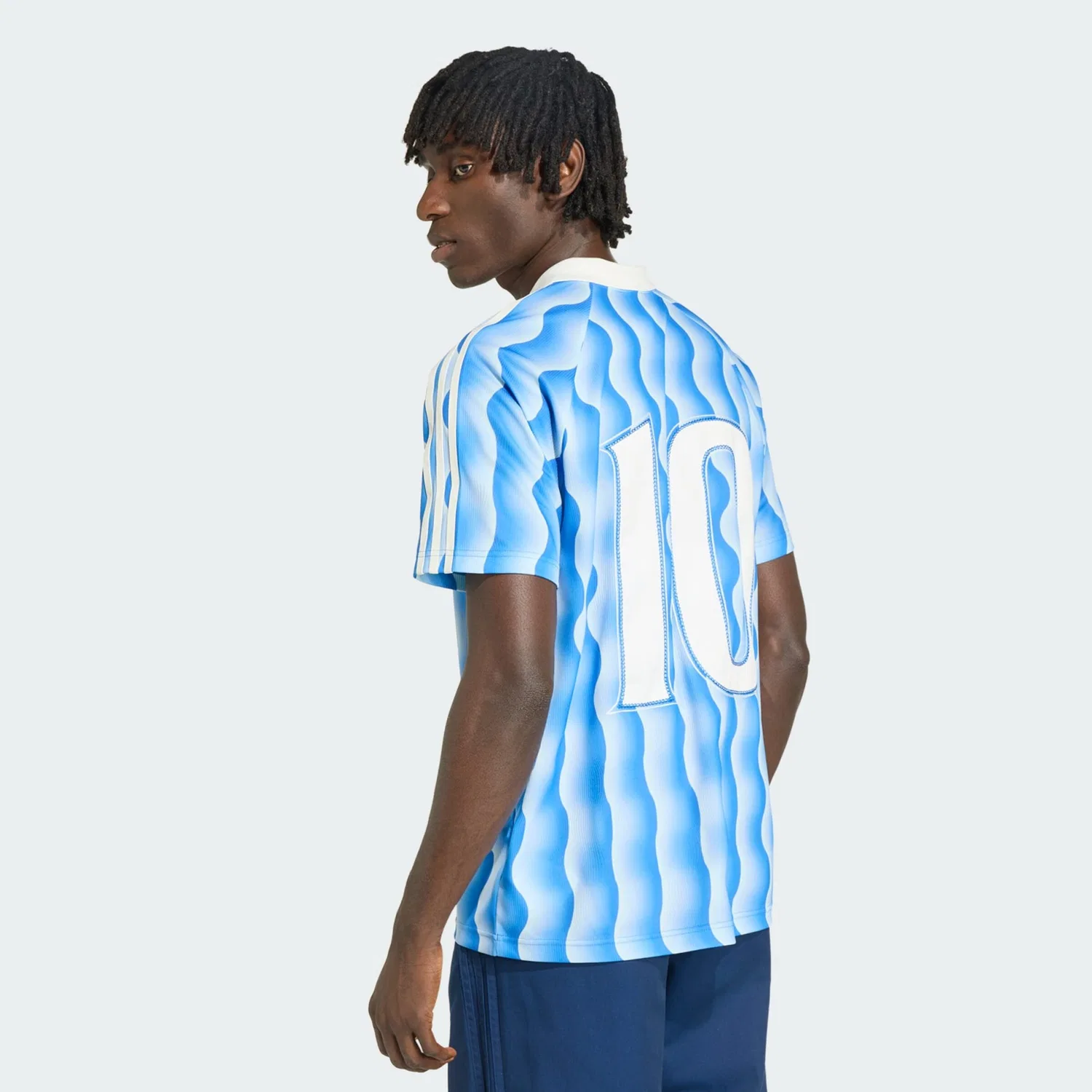 Футболка Adidas Originals синего и небесно-голубого цвета — фото 3