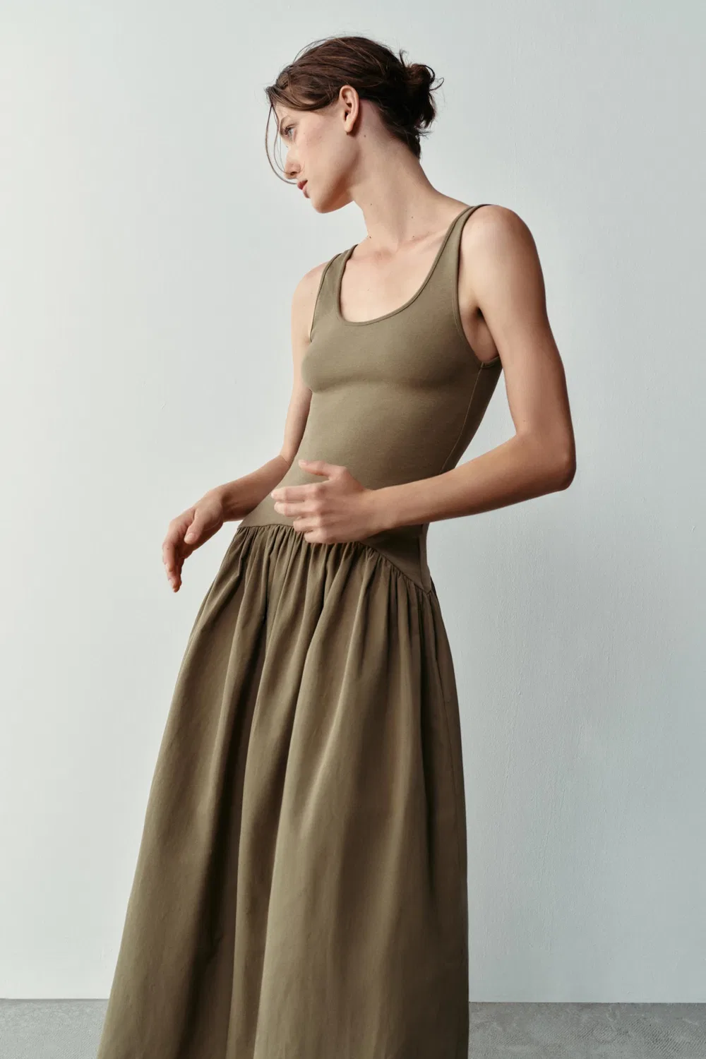 Платье с контрастными брелоками ZARA, Dark khaki — фото 4