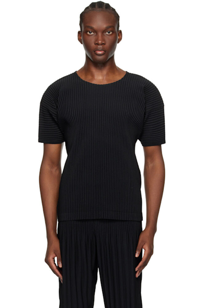 

Черная базовая футболка HOMME PLISSÉ ISSEY MIYAKE