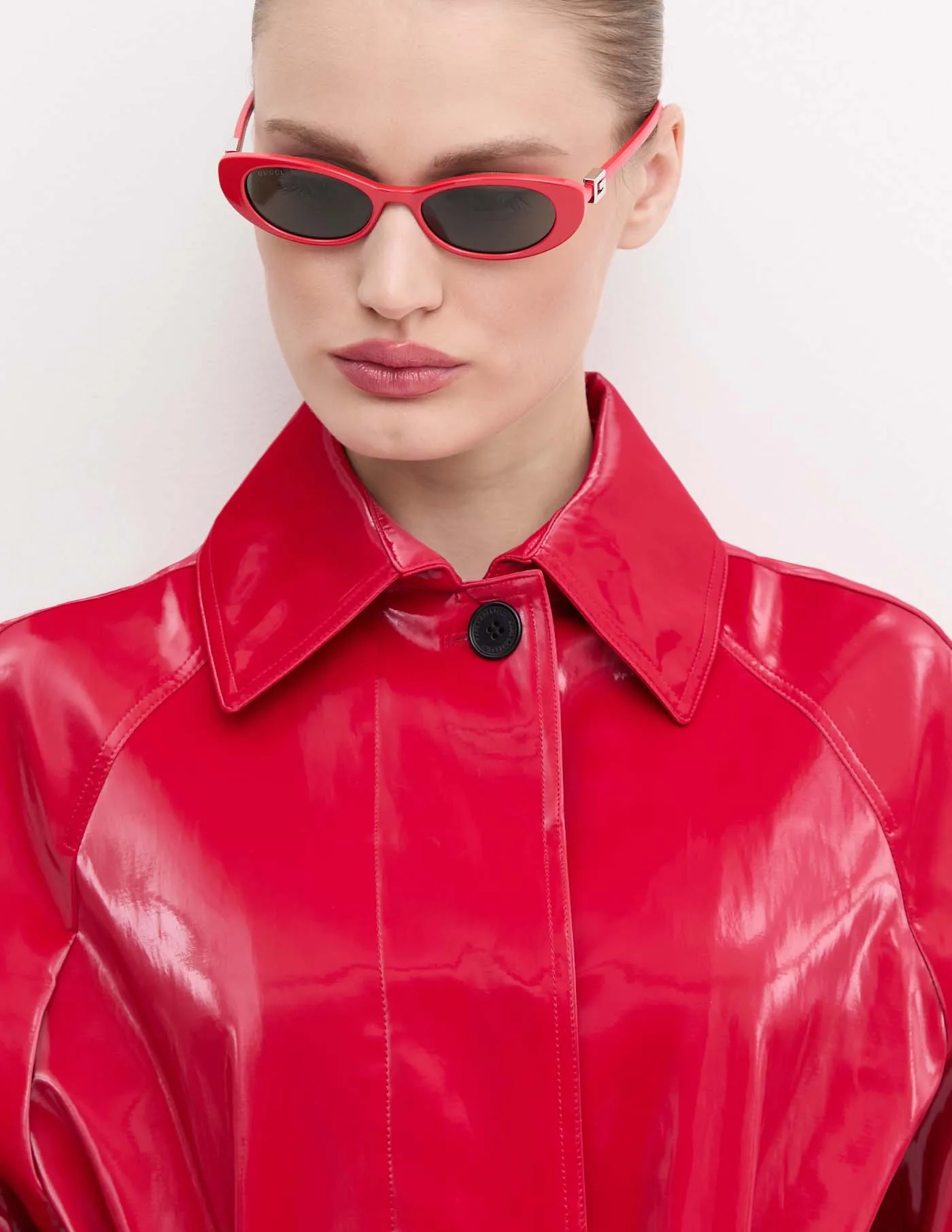 

Солнцезащитные очки Gucci, красный