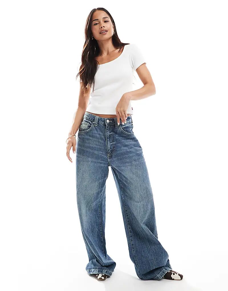 

Футболка Levi's Essential с квадратным вырезом белого цвета
