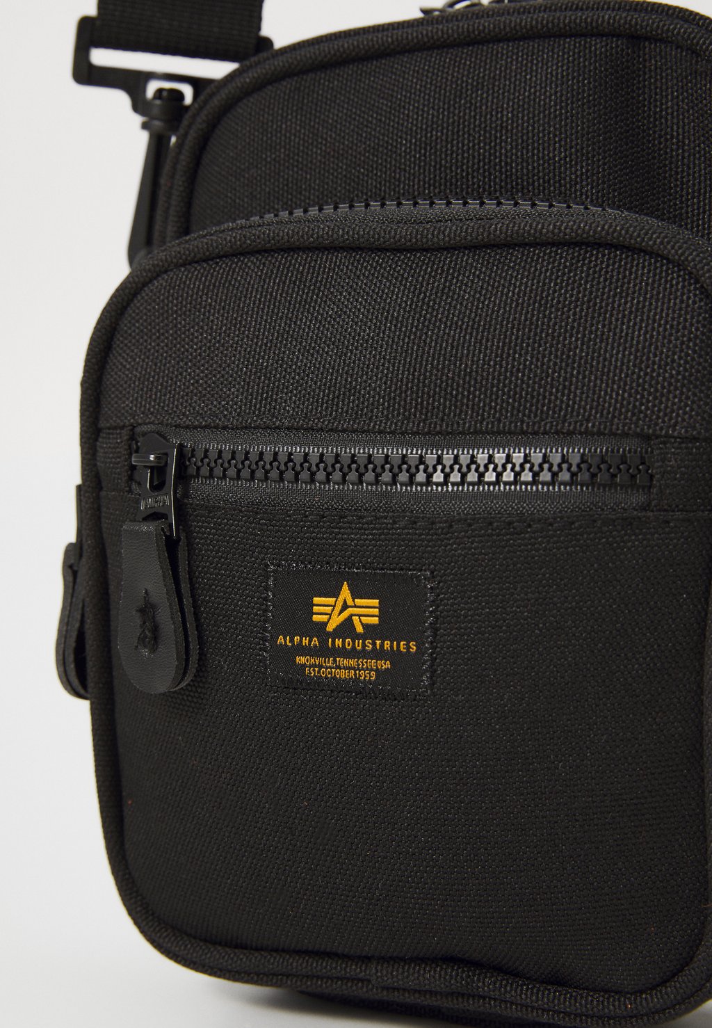 

Сумка через плечо LABEL MESSENGER BAG UNISEX Alpha Industries, черный