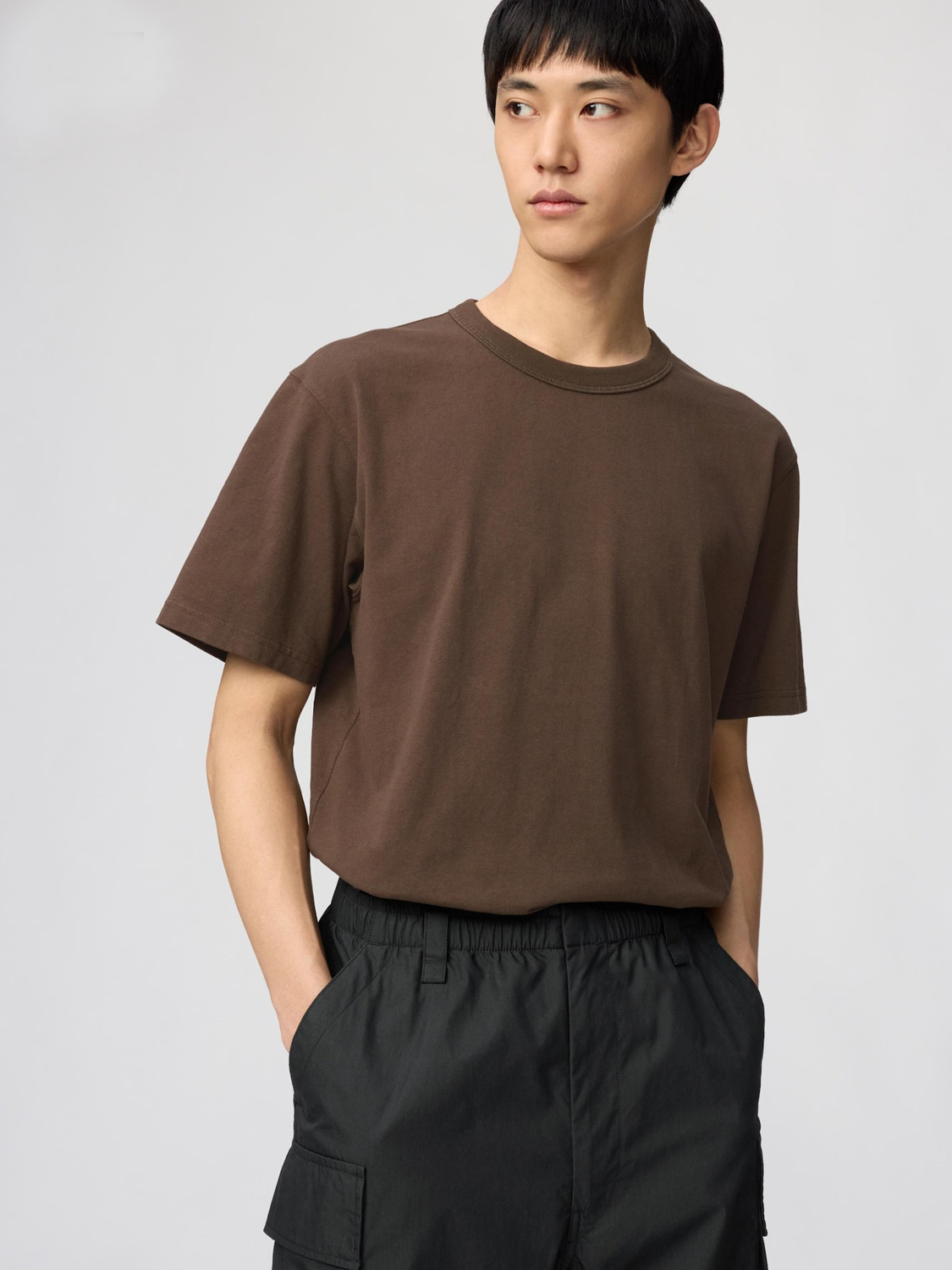

Футболка Uniqlo Crew Neck, 38 темно-коричневый