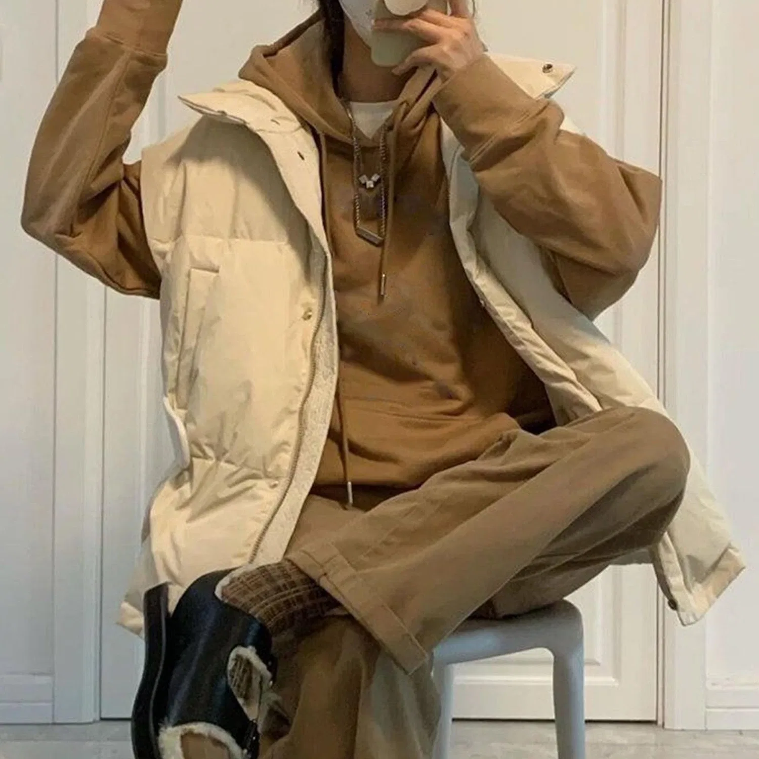 Женское зимнее пальто без рукавов с капюшоном, Beige — фото 3