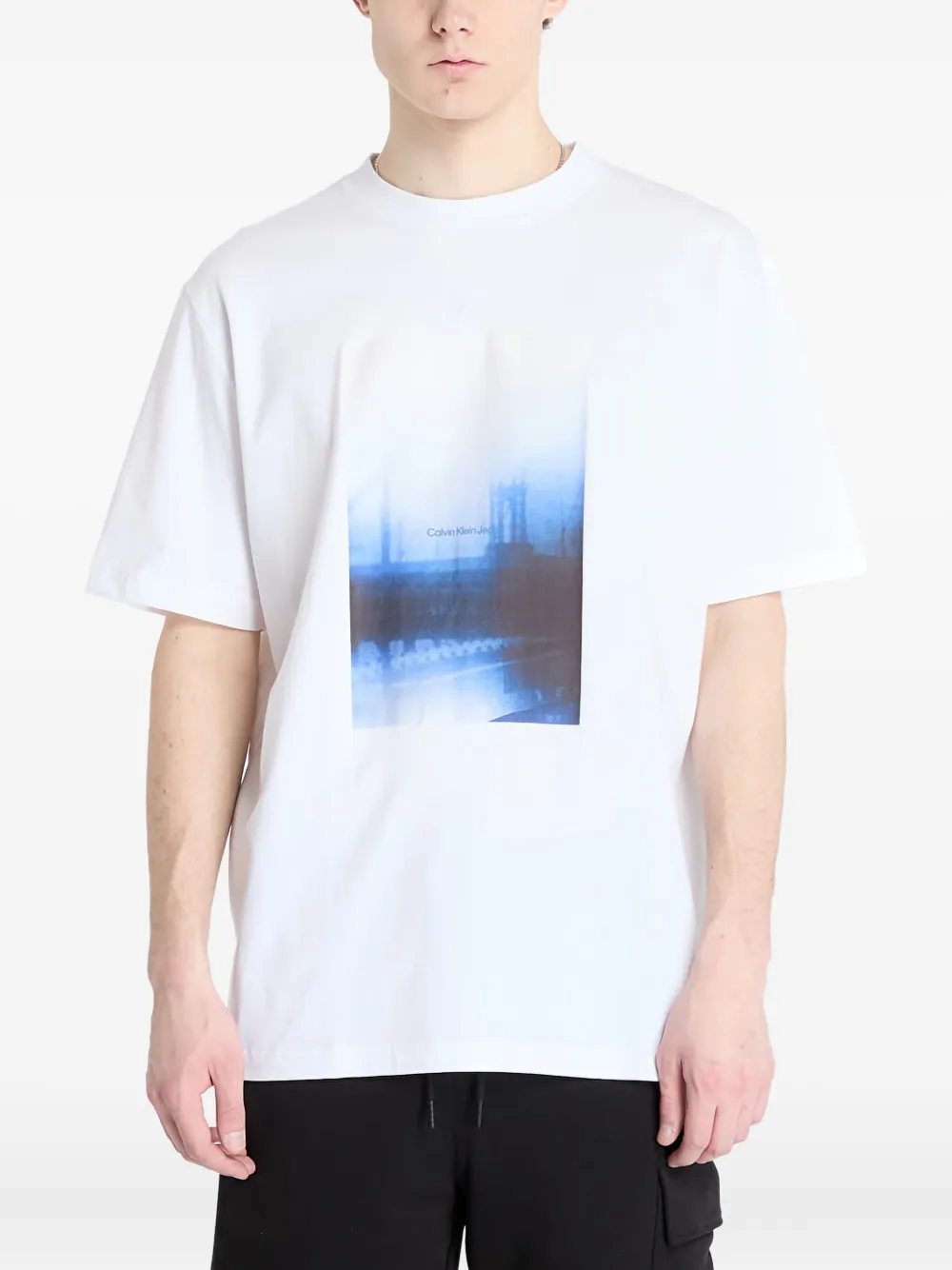 

Футболка с графичным принтом Calvin Klein Jeans, белый