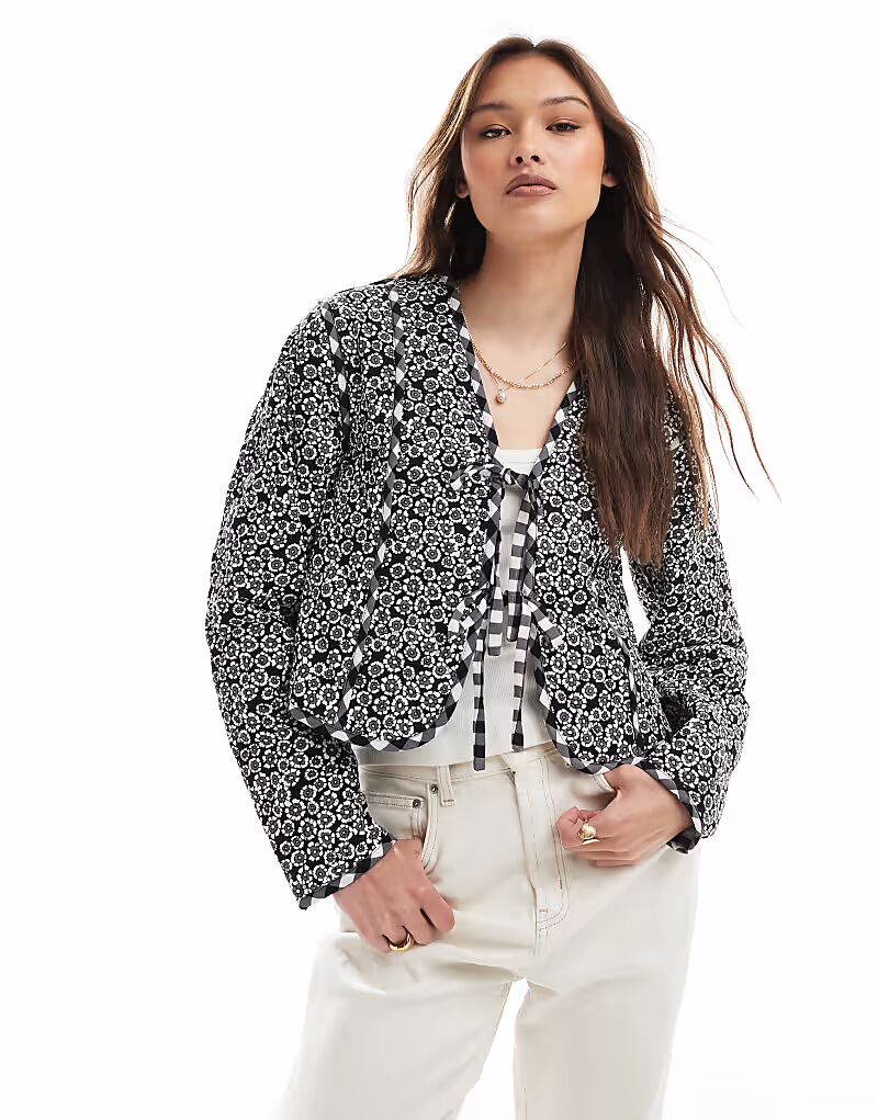 

Двусторонняя стеганая куртка Threadbare Floral с завязками спереди черного цвета