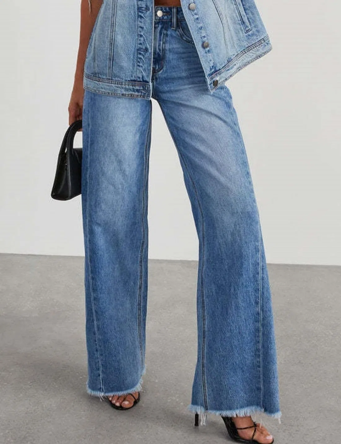 Джинсы свободные Women's Wide Leg Raw Hem Jeans, Blue — фото 2