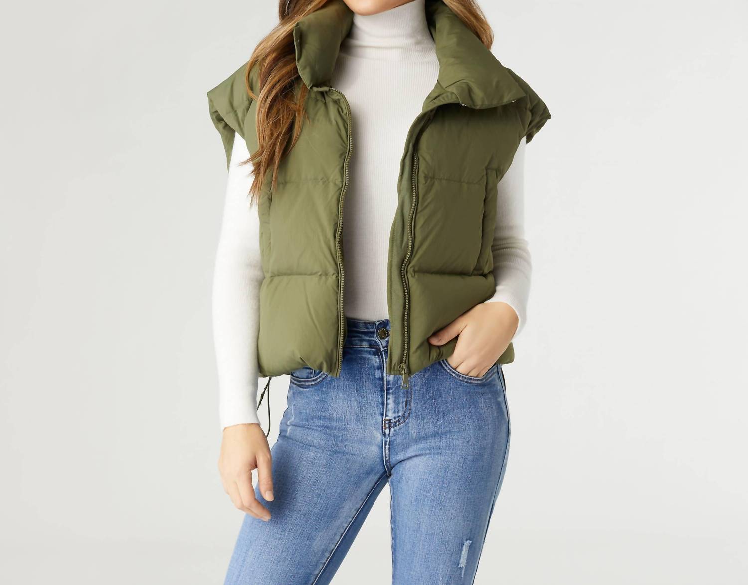 

Жилет Jana Chunky Down в оливковом цвете COCO + CARMEN