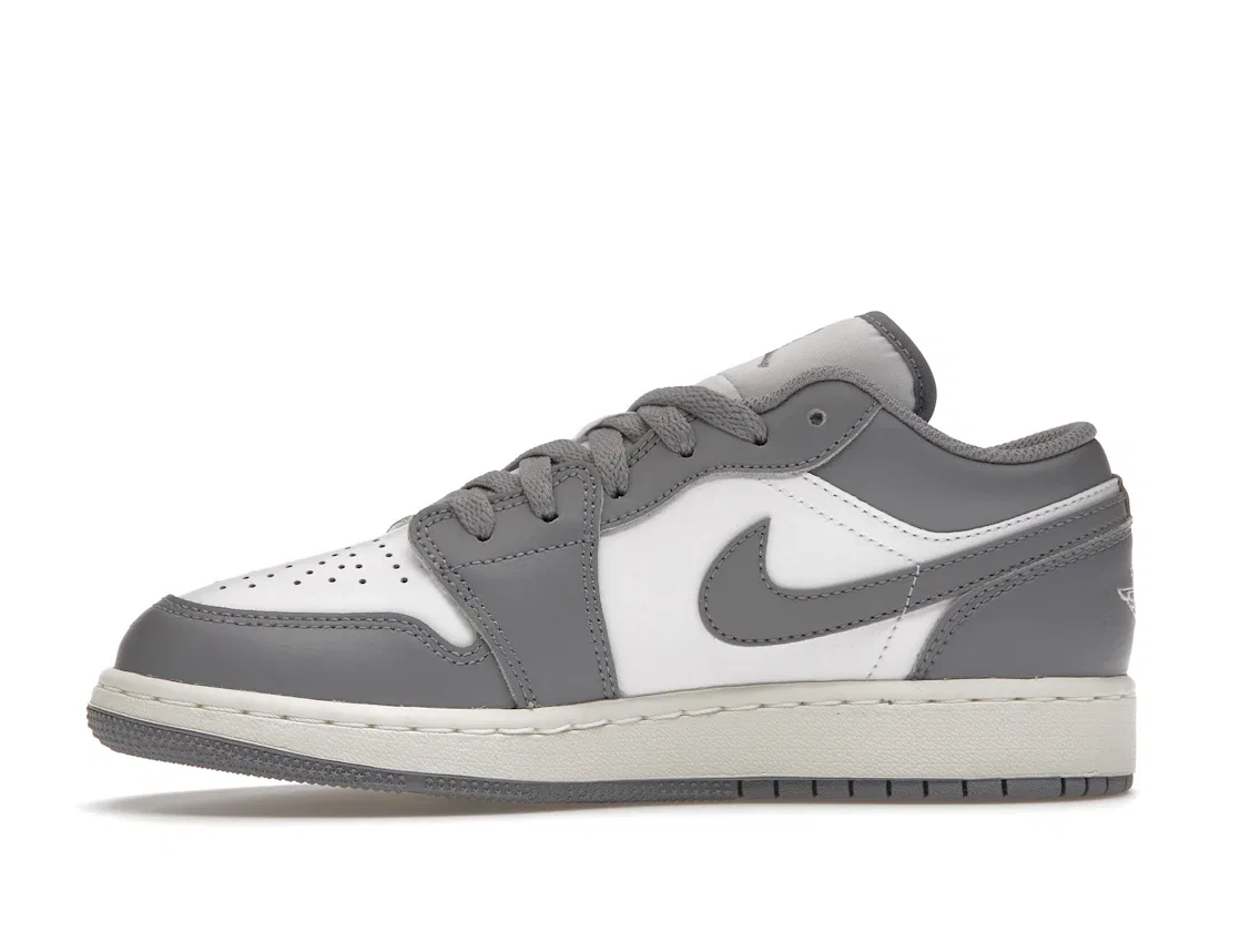 Детские кроссовки с перфорированным носком Air Jordan 1 Low, Grey/White/Cream — фото 3