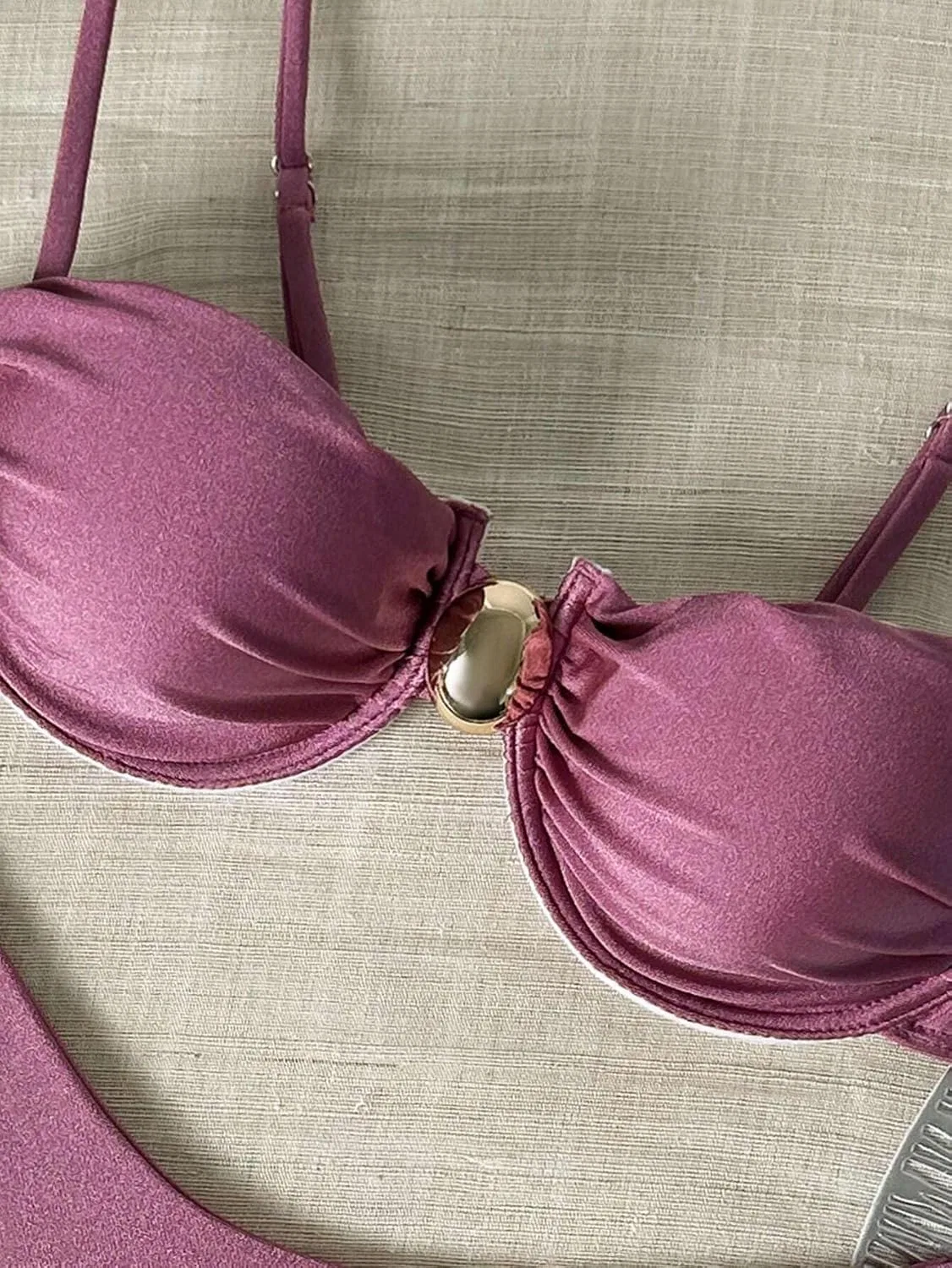 Женский бикини-сет с рюшами V-образного выреза Generic, Dusty Pink — фото 3