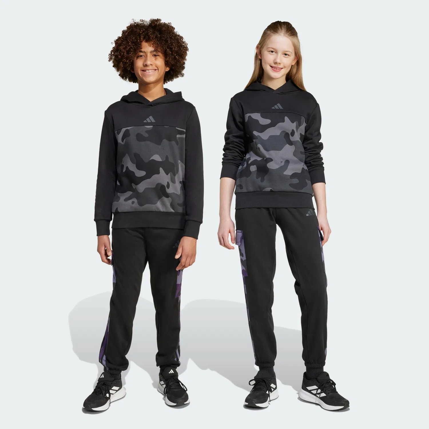 Детские штаны карго из футера Seasonal Essentials Camo Adidas, Schwarz Weiss — фото 3