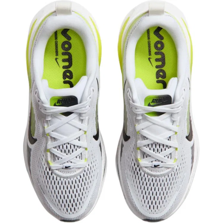 Детские кроссовки для бега с амортизацией Nike Vomero 18 Kids, Black White Green — фото 4