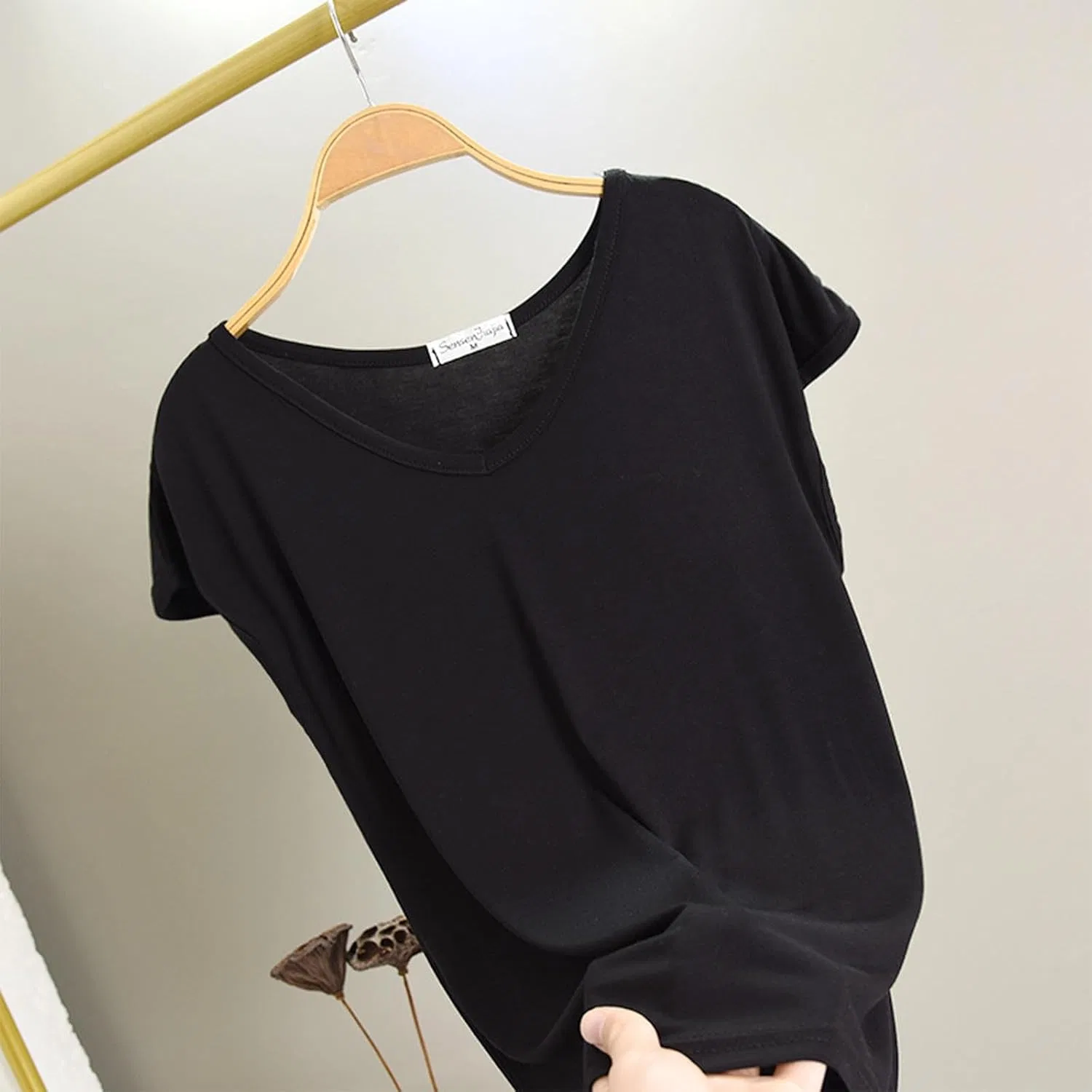 Женская футболка с V-образным вырезом Activewear, Black — фото 3
