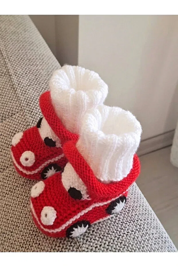 Детские пинетки для новорожденных с рисунком машинки Hand knitted unisex baby booties with car figure Minohouse, Red