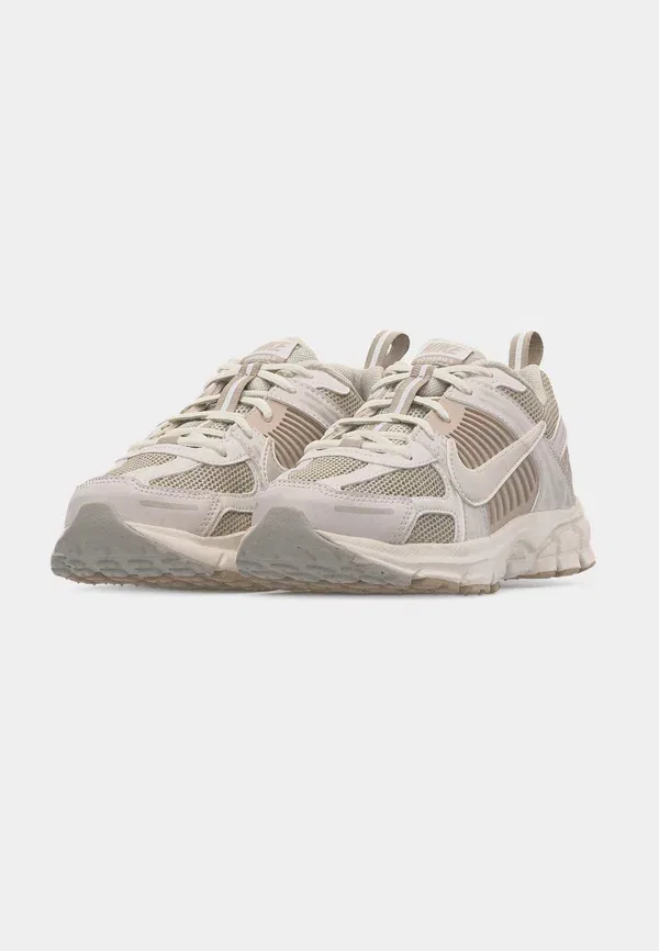 Кроссовки из текстиля и синтетики Vomero 5 Nike Sportswear Phantom, Light Bone, Cream, Sail, White, белый/черный/кремовый — фото 3