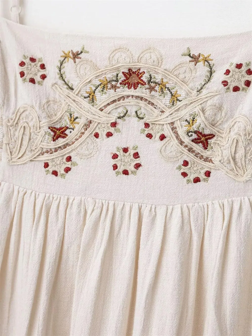 Женское мини-платье бохо с квадратным вырезом и вышивкой, White — фото 4