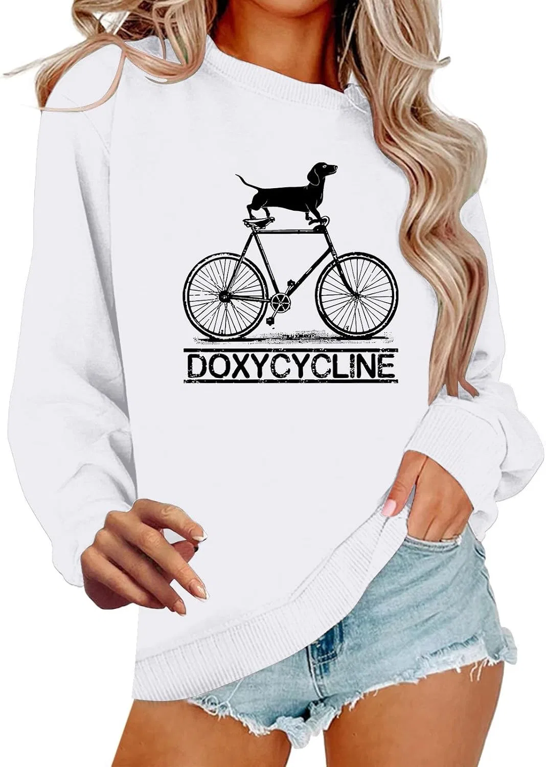 Женский свитшот с принтом таксы Doxycycline Dachshund, белый — фото 2