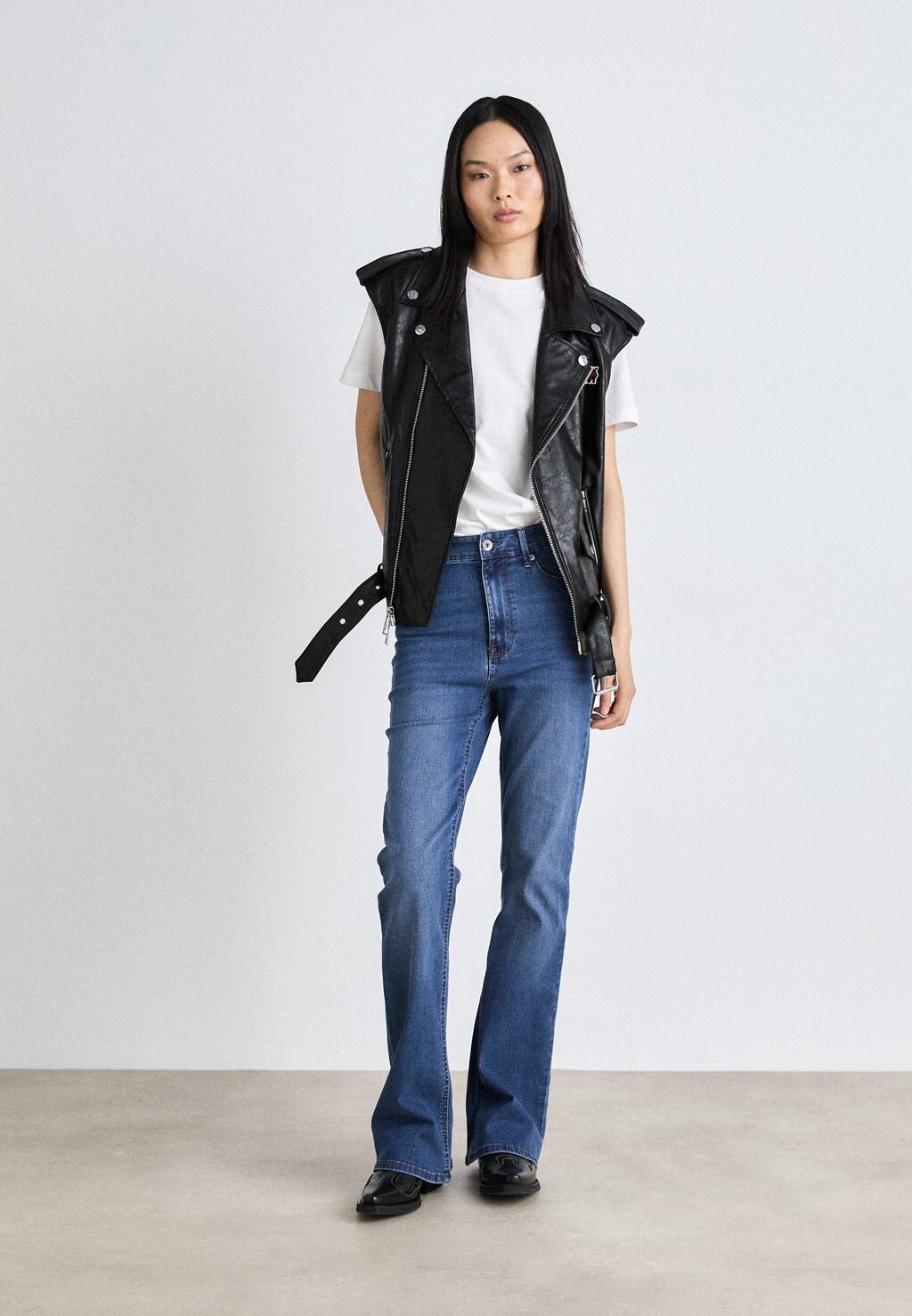 

Джинсы Bootcut BOREUM HIGH RISE DKNY, синий деним