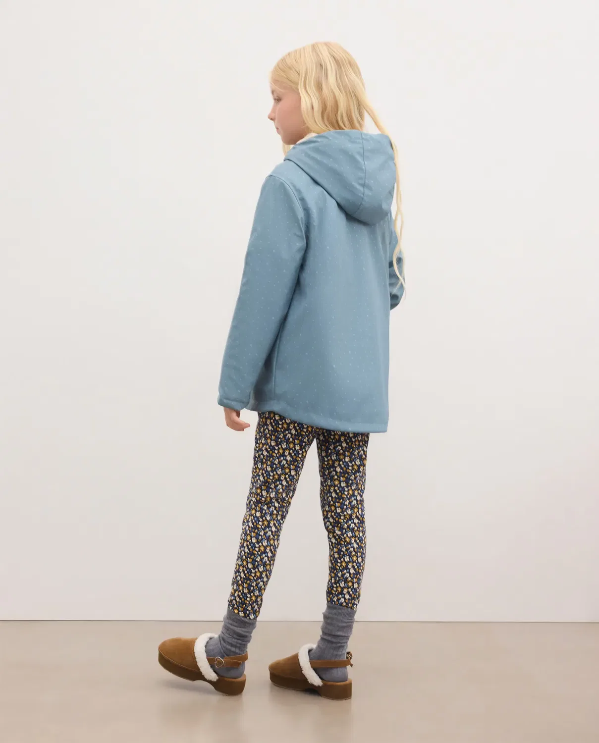 Детское пальто для девочек с принтом Chubasquero engomado all over print mini fantasía Kids El Corte Inglés, Azul — фото 3