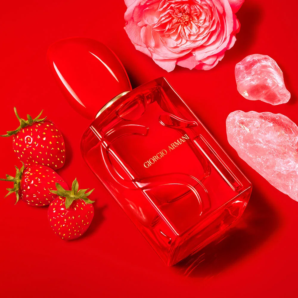 Парфюмерная вода 30 мл с ароматом цветов и фруктов Si Passione Red Musk Giorgio Armani — фото 3