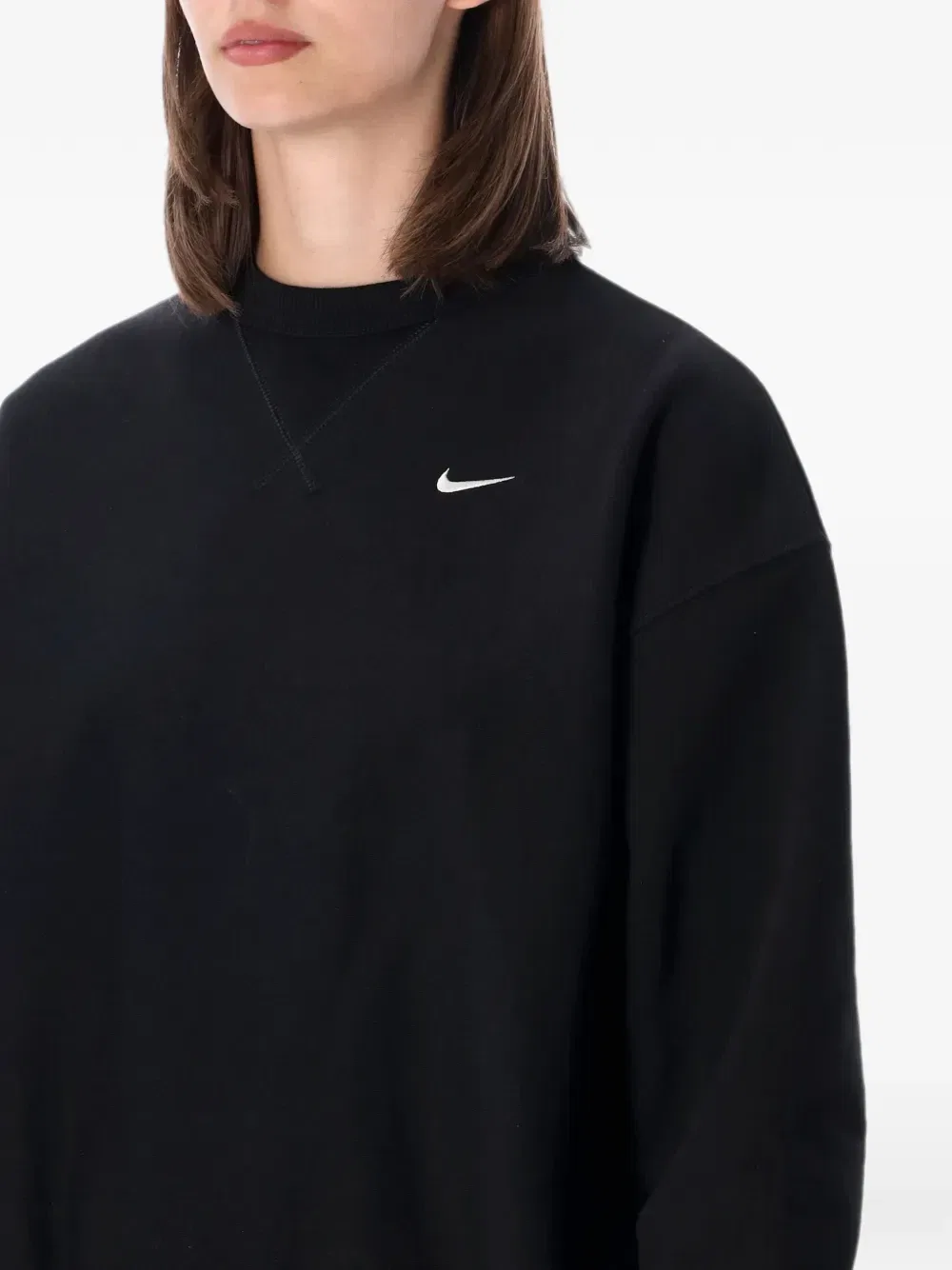 Свитшот с круглым вырезом и вышитым логотипом Studio Nike, черный — фото 3