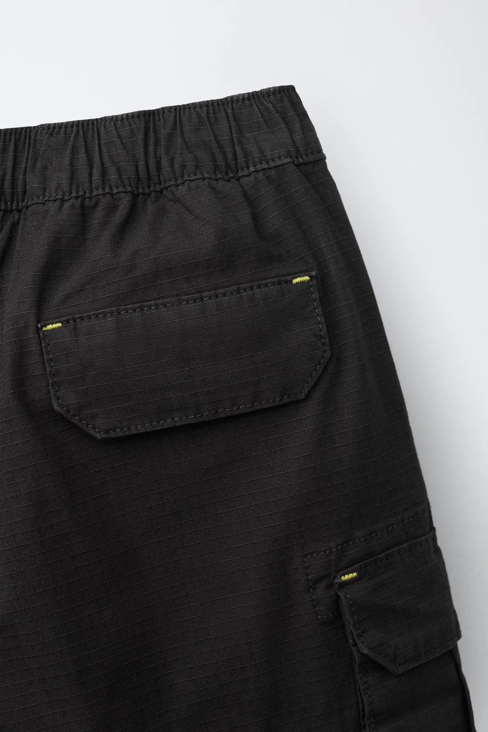 Текстурированные шорты-бермуды в стиле карго ZARA, Black — фото 4
