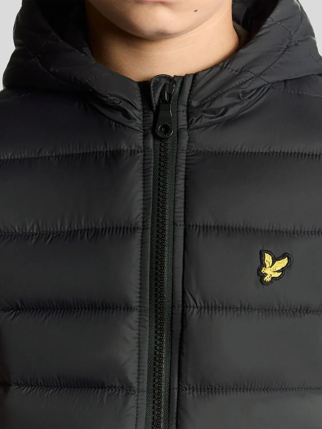 Куртка утепленная легкая Lyle & Scott, черный — фото 3