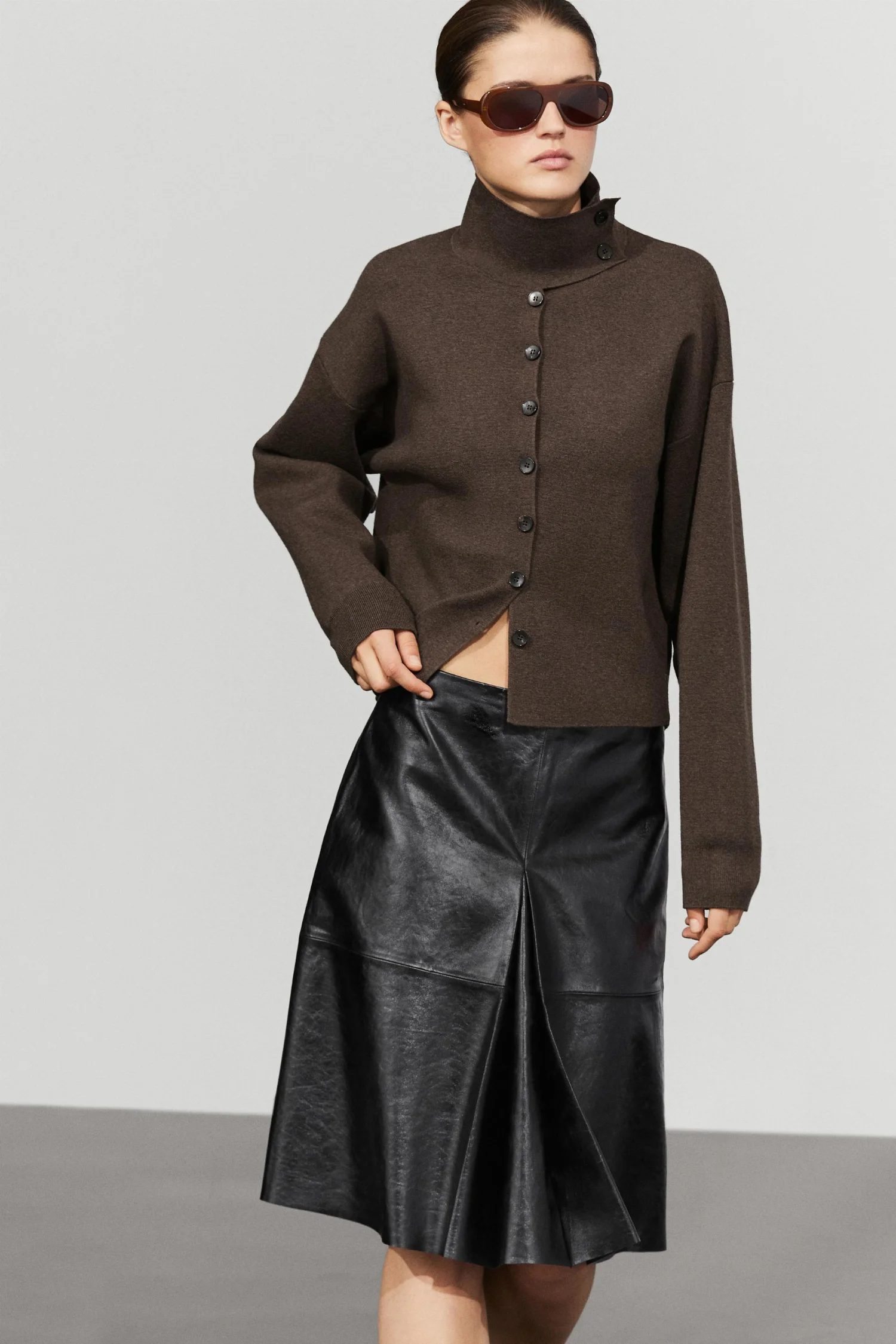 Юбка Massimo Dutti Short Nappa Leather, черный — фото 3