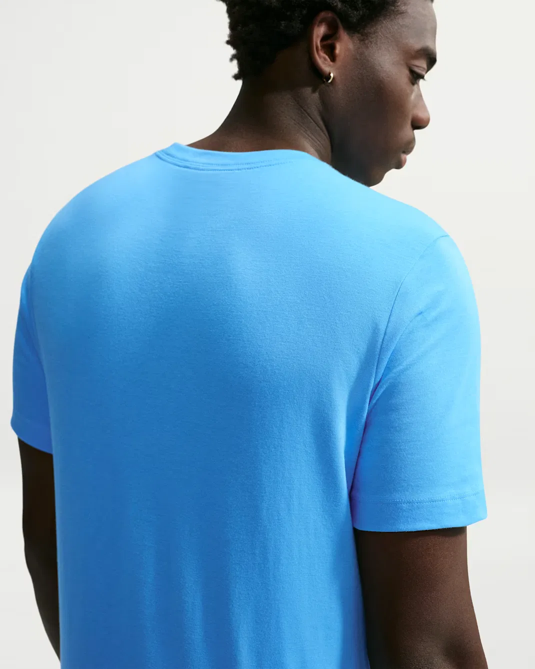 Мужская футболка Nike Sportswear Club, Football Blue/Safety Orange — фото 2