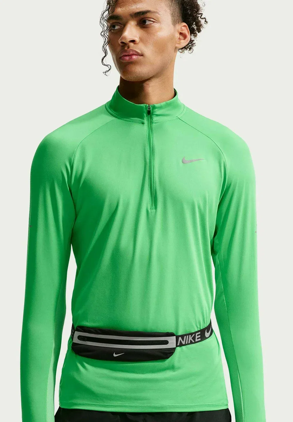 Футболка Laufshirt stride с застежкой-молнией до середины груди и длинными рукавами Nike Performance, Green Spark Reflective Silv — фото 3