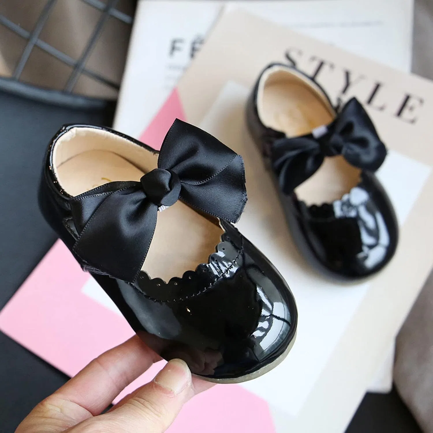 Детские туфли для девочек с бантом Patent Leather Mary Janes, Black — фото 2