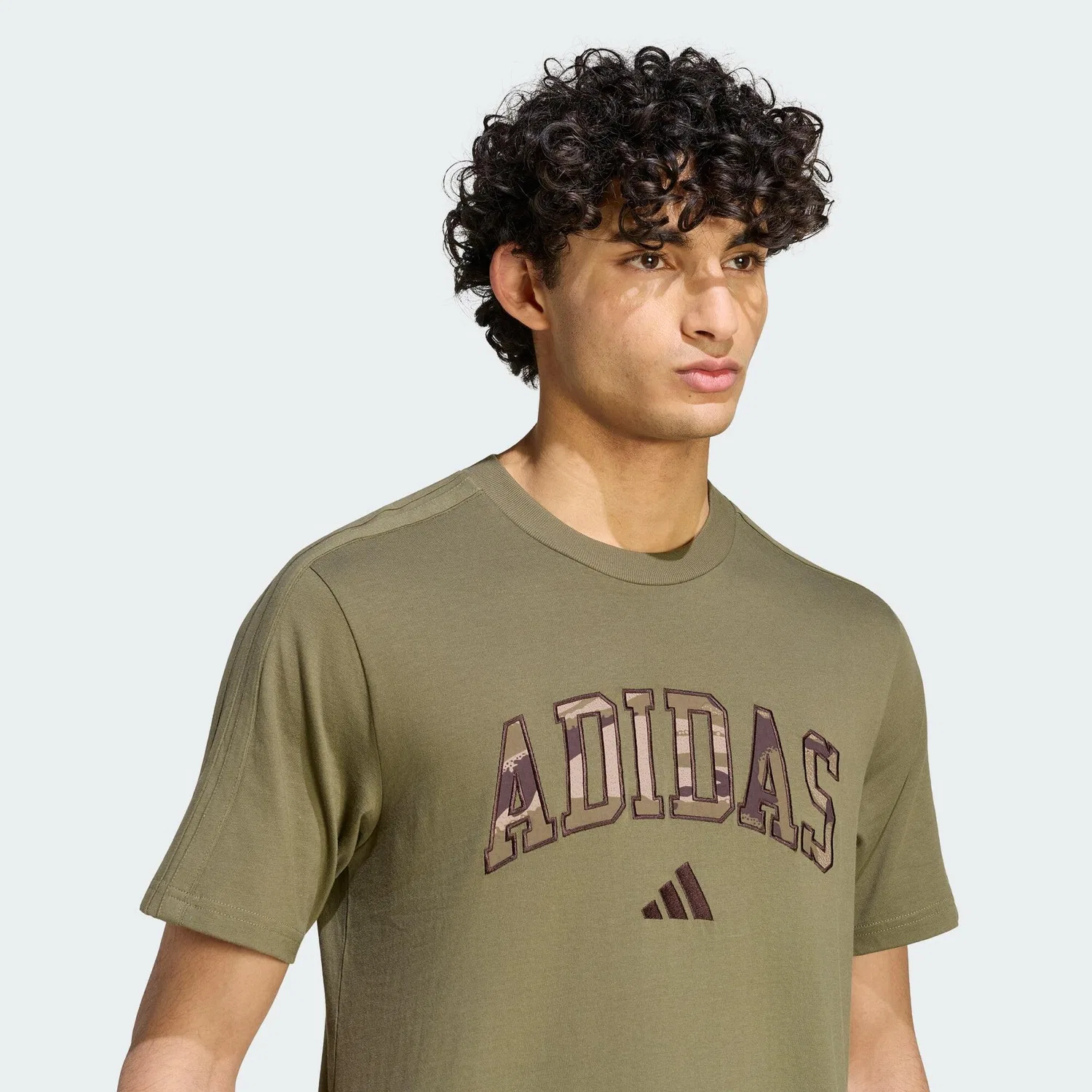 Мужская футболка с камуфляжным принтом Seasonal Essentials Camo Adidas, Khakibeige Bunt — фото 4