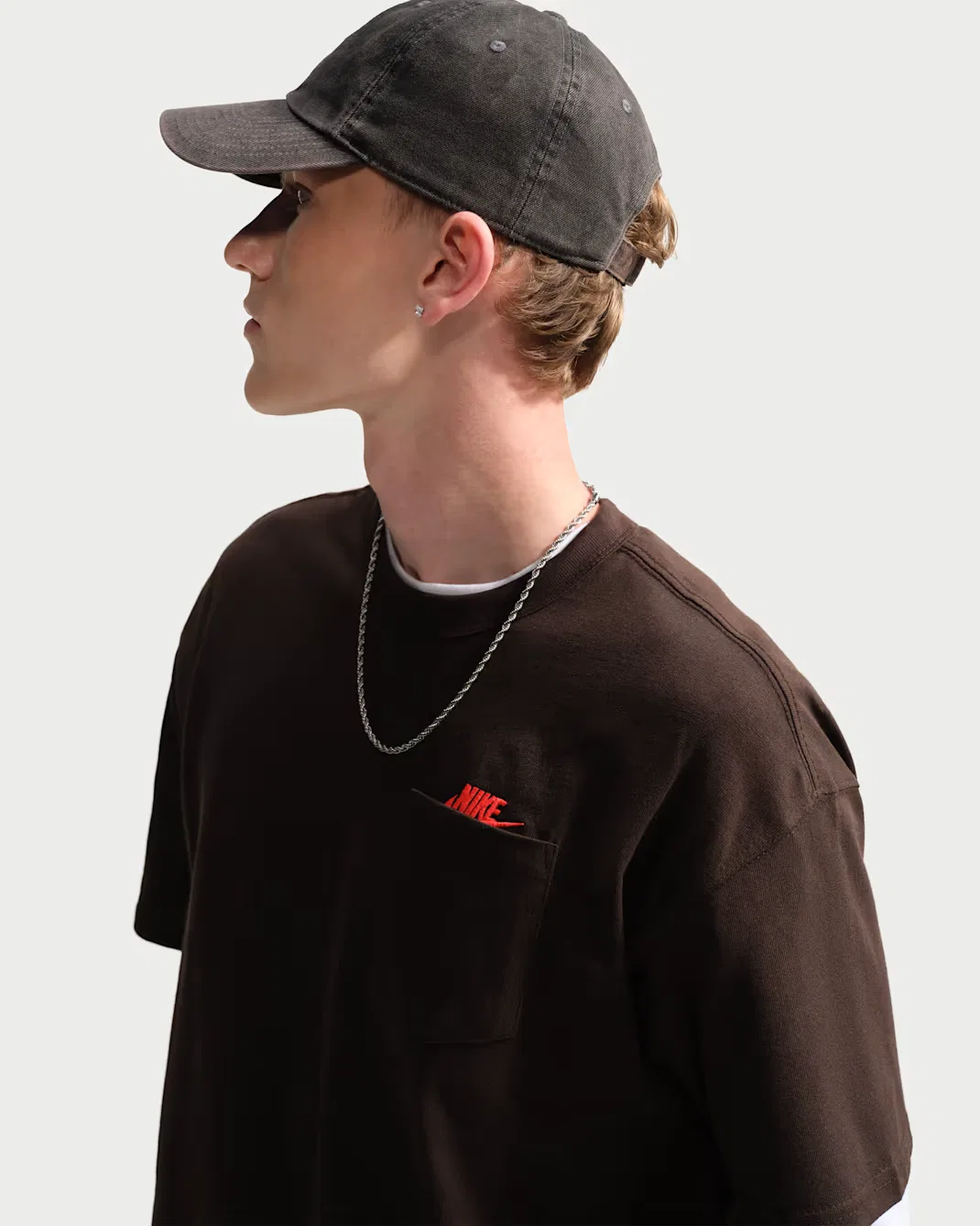Мужская футболка Nike Sportswear Premium Essentials, Velvet Brown — фото 3