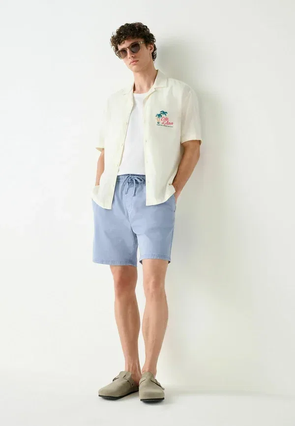 Футболка Next, Regular fit back print short sleeve shirt, цвет экрю — фото 2