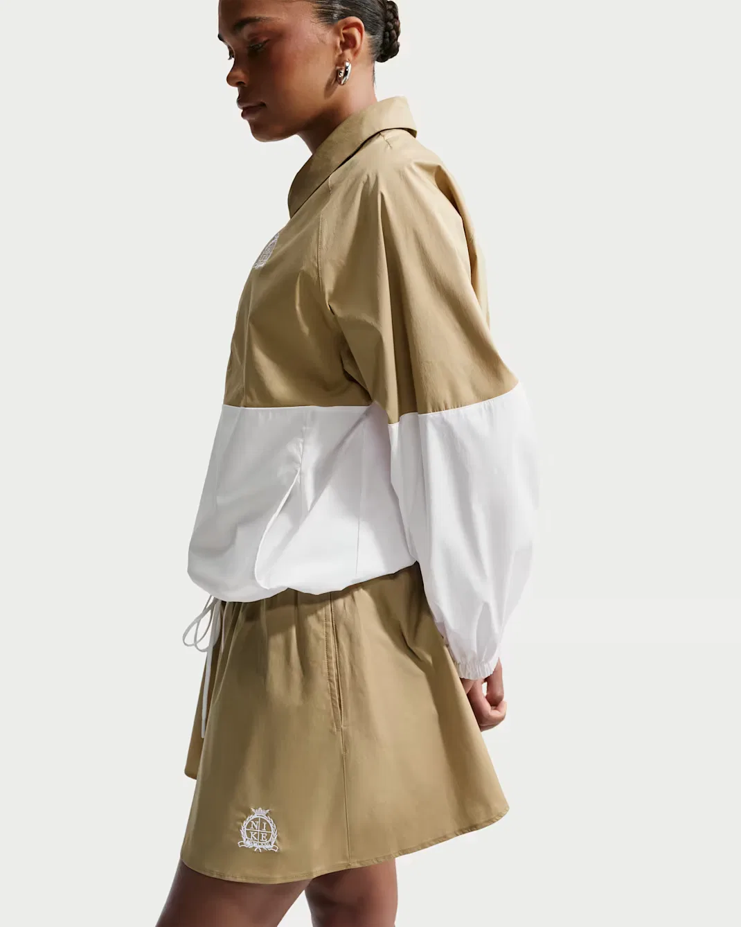 Женская объемная куртка из поплина на молнии до середины груди Nike Sportswear, Parachute Beige/White/White — фото 3