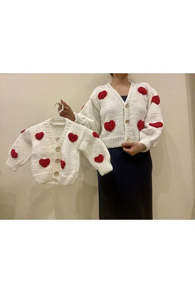 Детский кардиган с вырезом горловины, этнический принт, Hand knitted mother daughter combination heart cardigan, Hobihanem Tuhafiye, Red-White Mother-Daughter — фото 3