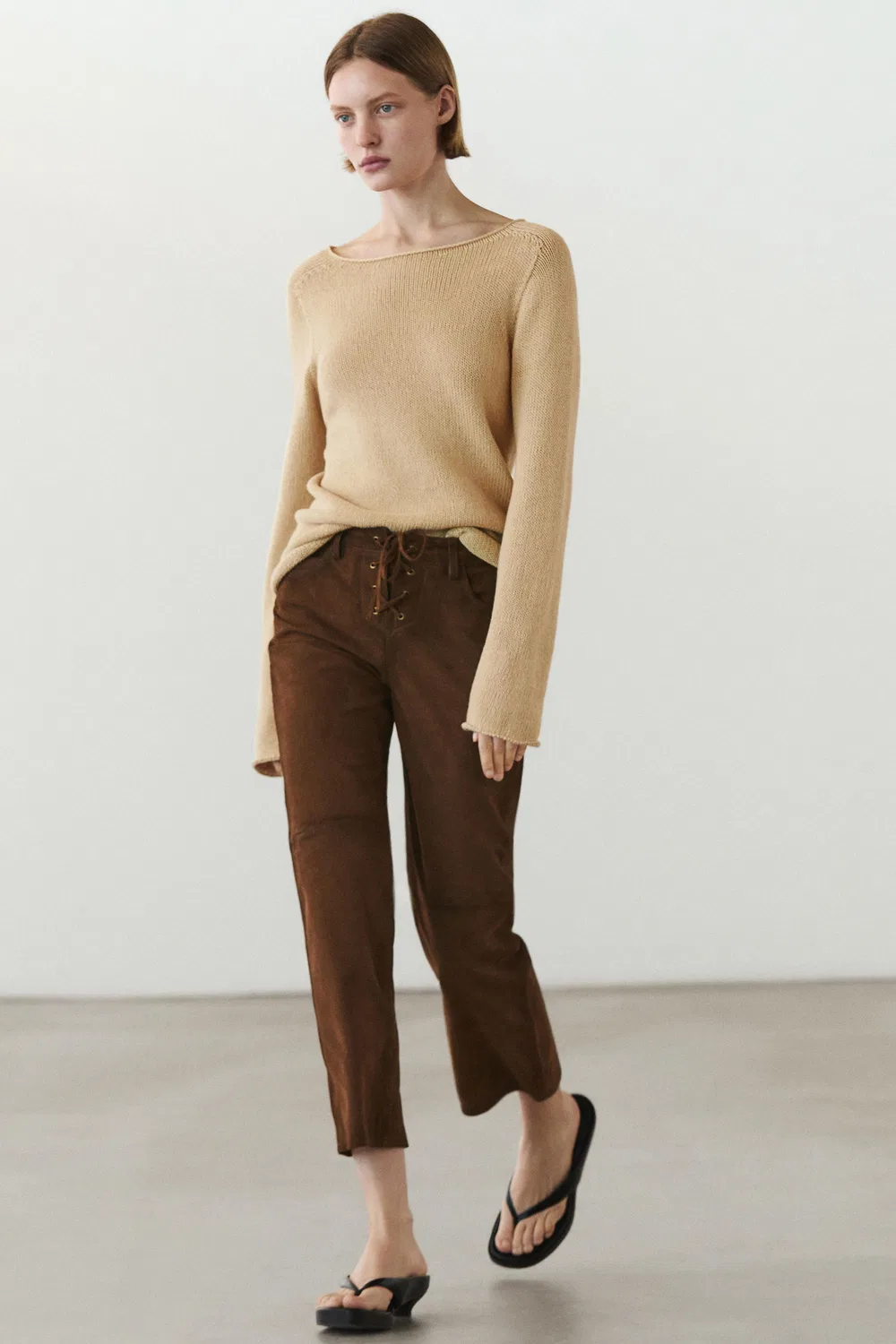 Укороченные замшевые брюки на шнуровке Massimo Dutti, коричневый — фото 4
