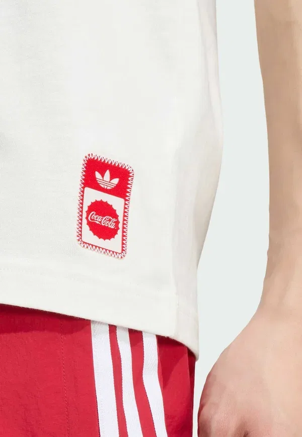 Футболка Coca-cola Classic Sport Cali с принтом Adidas Originals, белый — фото 4