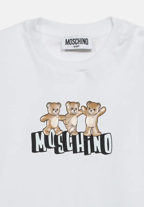 Комплект для девочки из куртки и шорт Moschino, белый/темно-синий — фото 4