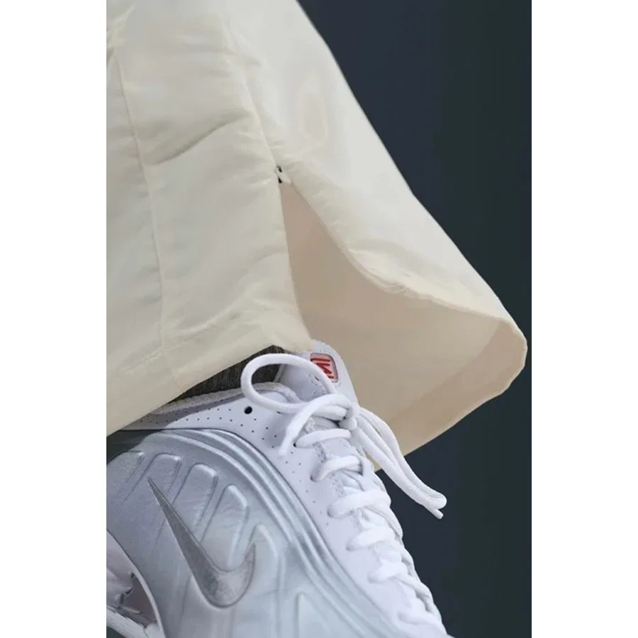 Спортивные брюки с молниями по низу Nike Sportswear Windrunner Women's Shine Trousers, Кремовый — фото 4