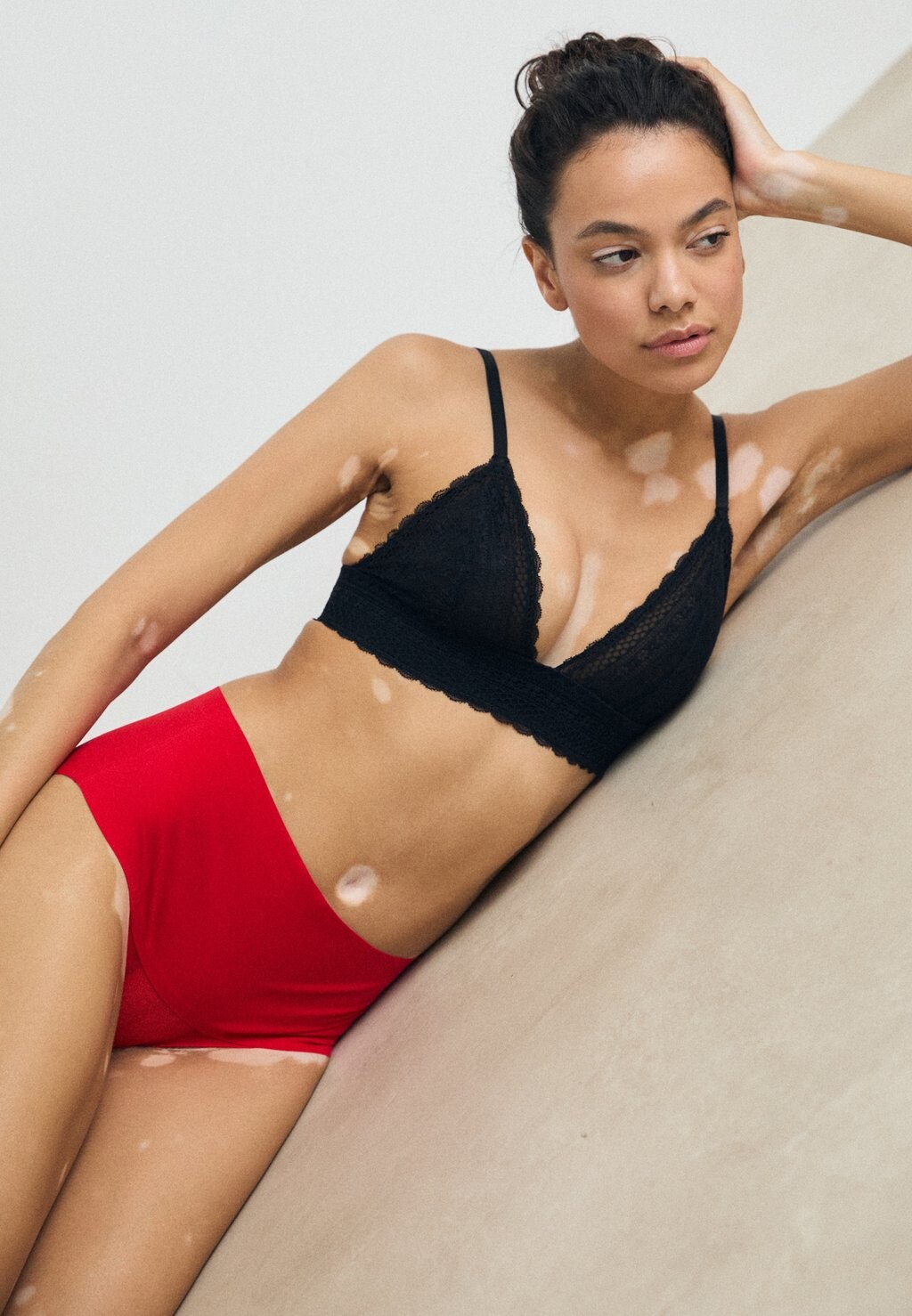 

Брюки UNDIETECTABLE Spanx, красный